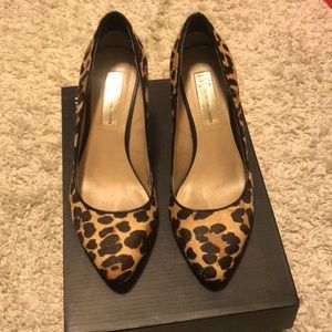 INC Leopard pumps